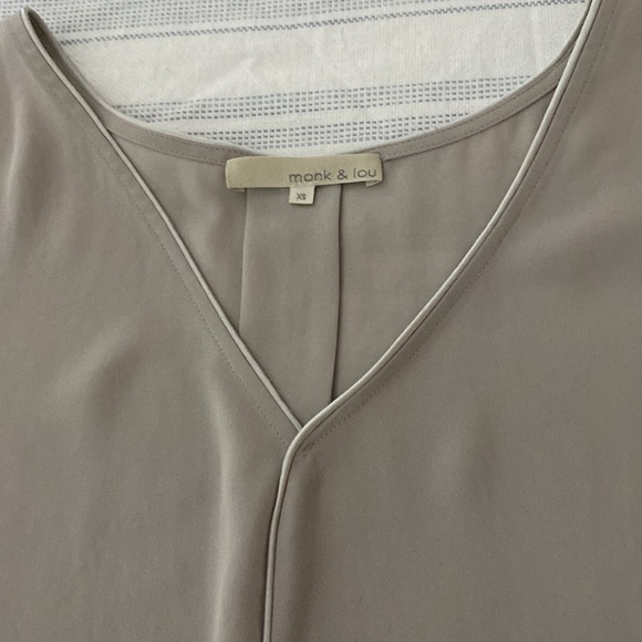 Monk & Lou polyester crepe blouse. - Picture 3 of 5